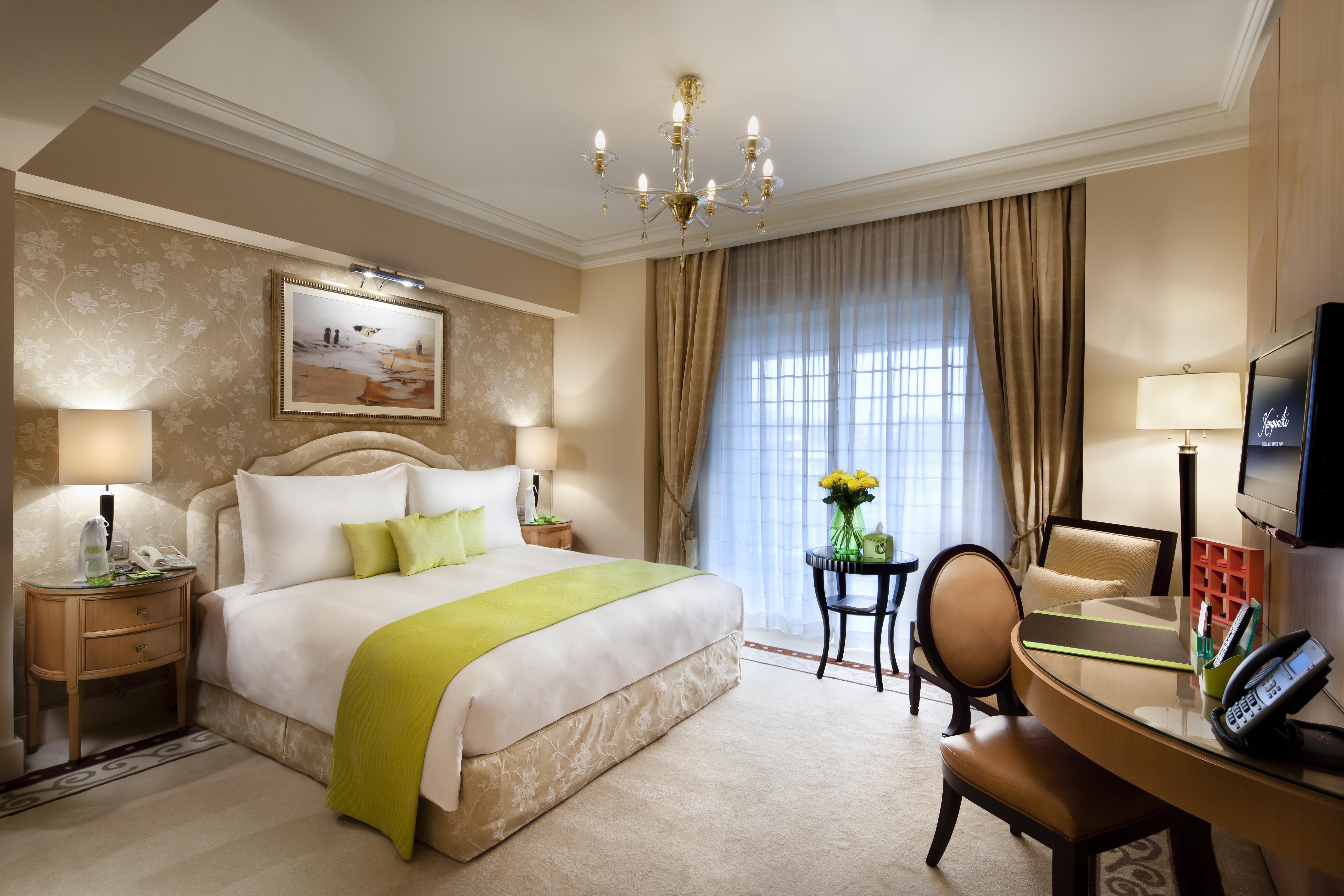 Kempinski Nile Hotel, Cairo Phòng bức ảnh A bedroom at the Four Seasons Hotel, Cairo